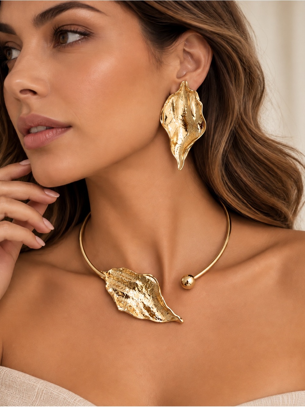 Vintage Style Gold Leaf Statement Jewelry Set – Collar Necklace & Earrings